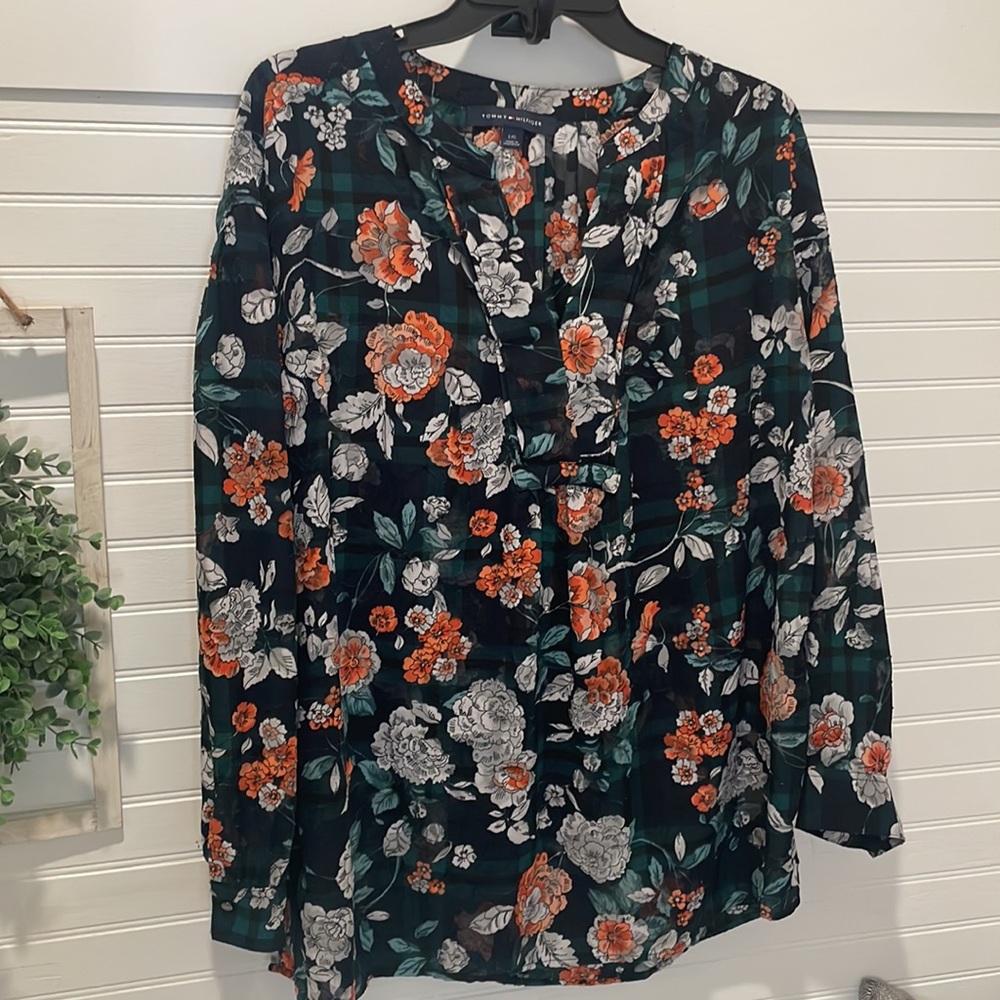 Tommy Hilfiger V-neck pull over blouse